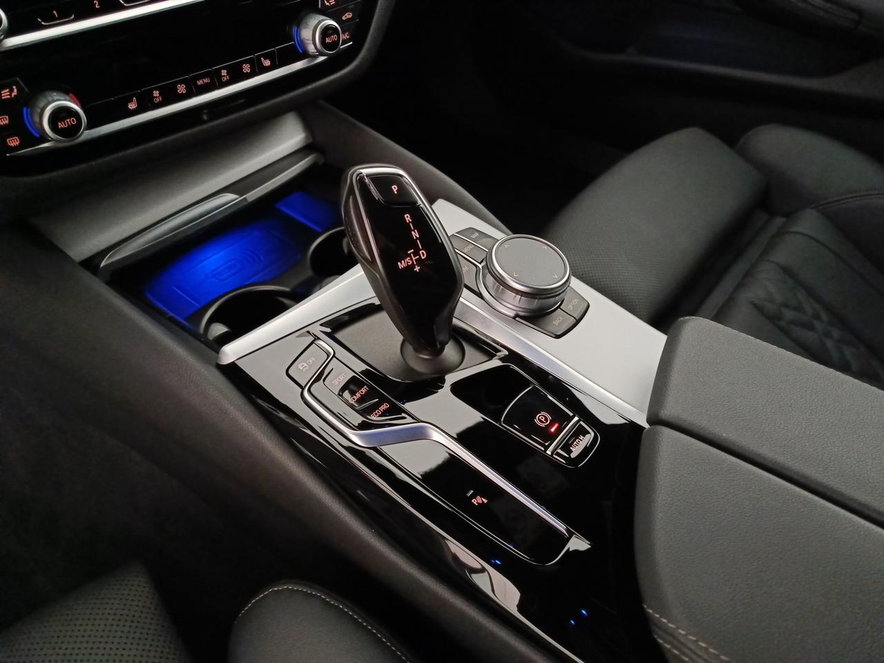 BMW 520d Touring mhev 48V xdrive Luxury auto