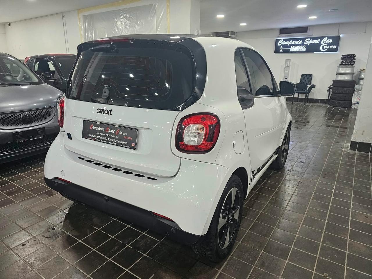 NUOVA SMART FORTWO EQ PRIME TOTAL WHITE IDENTITY BLACK EDITION 56CV TOTALMENTE ELETTRICA