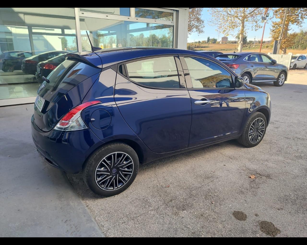 LANCIA Ypsilon 3ª serie - Ypsilon 1.0 FireFly 5 porte S&S Hybrid Ecochic Gold