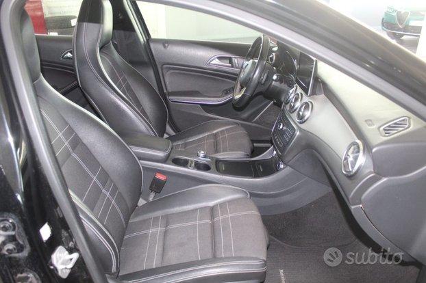 MERCEDES-BENZ GLA 200 d Automatic Premium