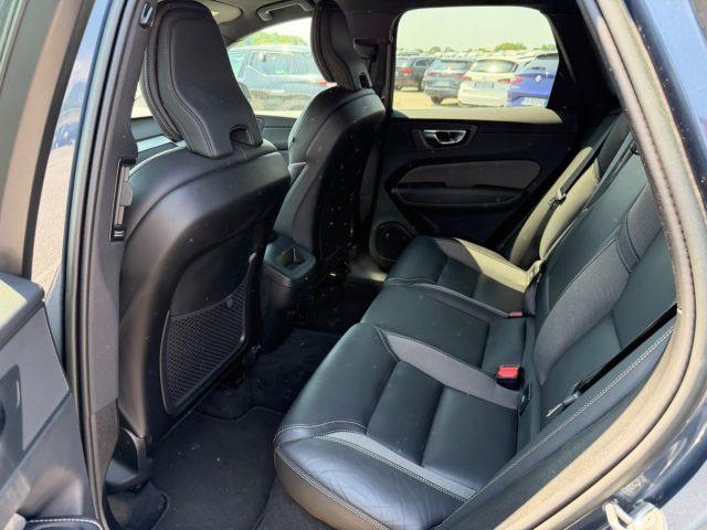 VOLVO XC60 B4 (d) AWD automatico Plus Dark