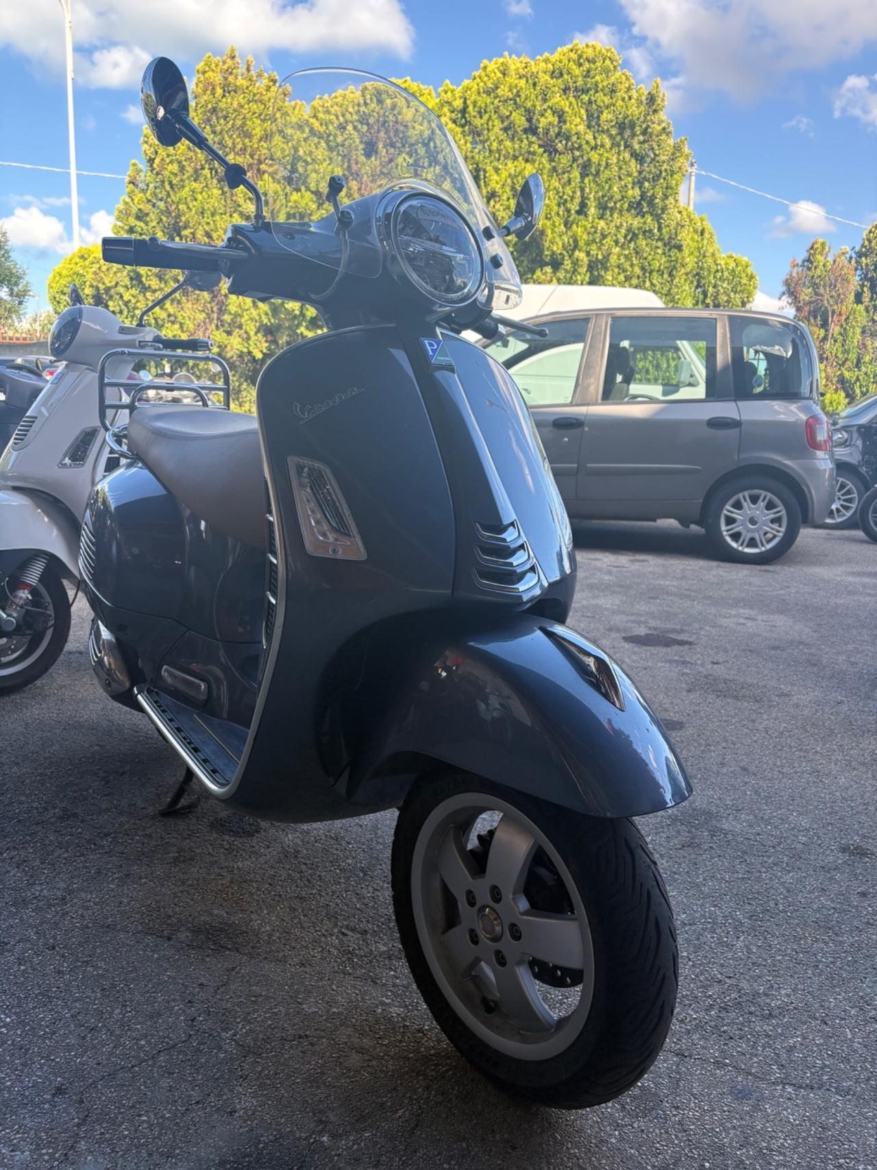 VESPA 300 TOURING HPE