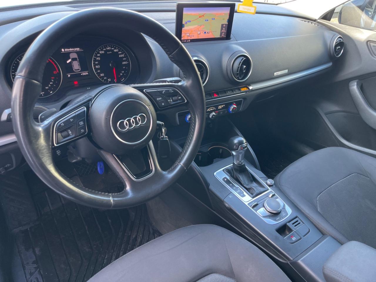 Audi A3 SPB 2.0 TDI S tronic Sport (IDENTITY BLACK)