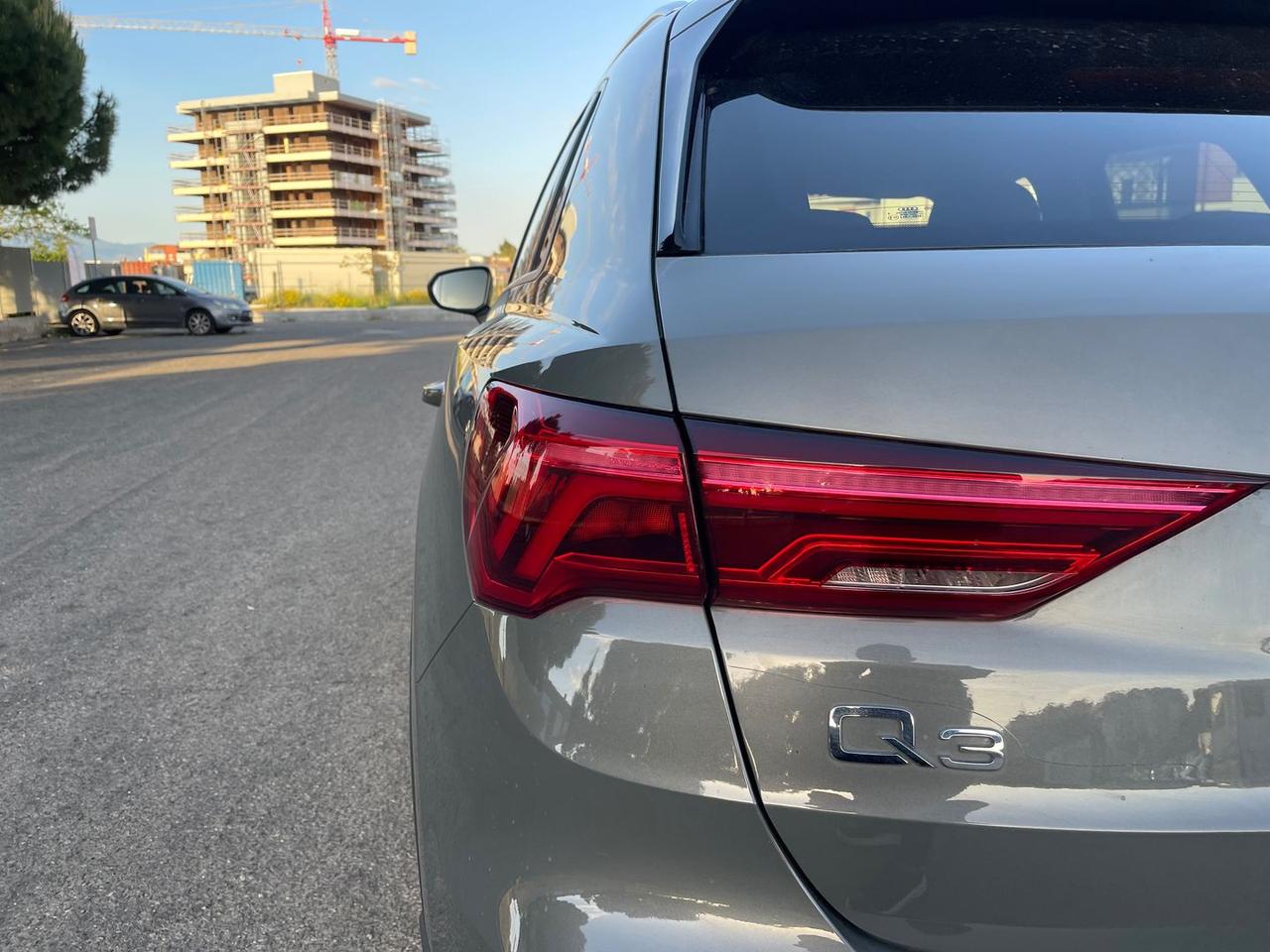 Audi Q3 2.0 35 TDI Business #10639