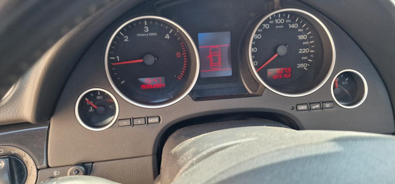 Audi A4 Cabriolet 2.5 V6 TDI cat