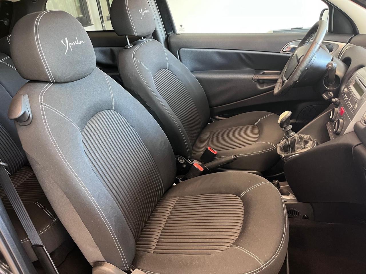 Lancia Ypsilon - 1.4 16V 95cv Sport MomoDesign