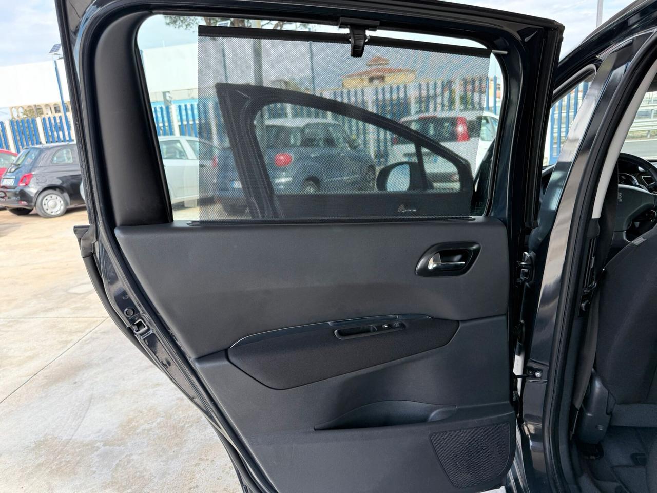 Peugeot 5008 1.6 HDi 112CV cambio robotizzato Tecno