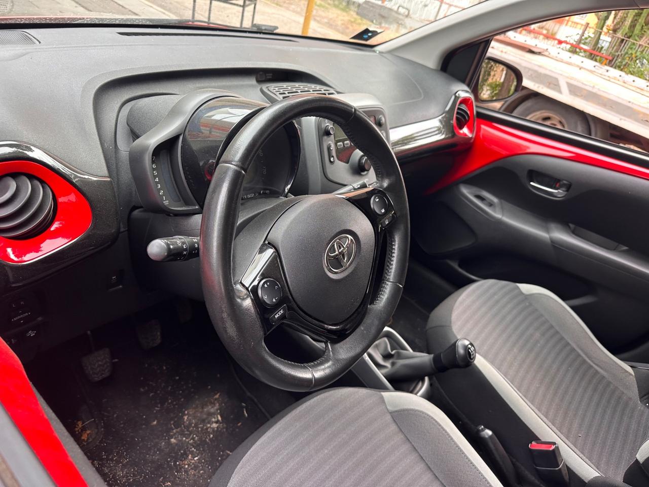 Toyota Aygo Connect 1.0 VVT-i 72 CV 5 porte x-cool