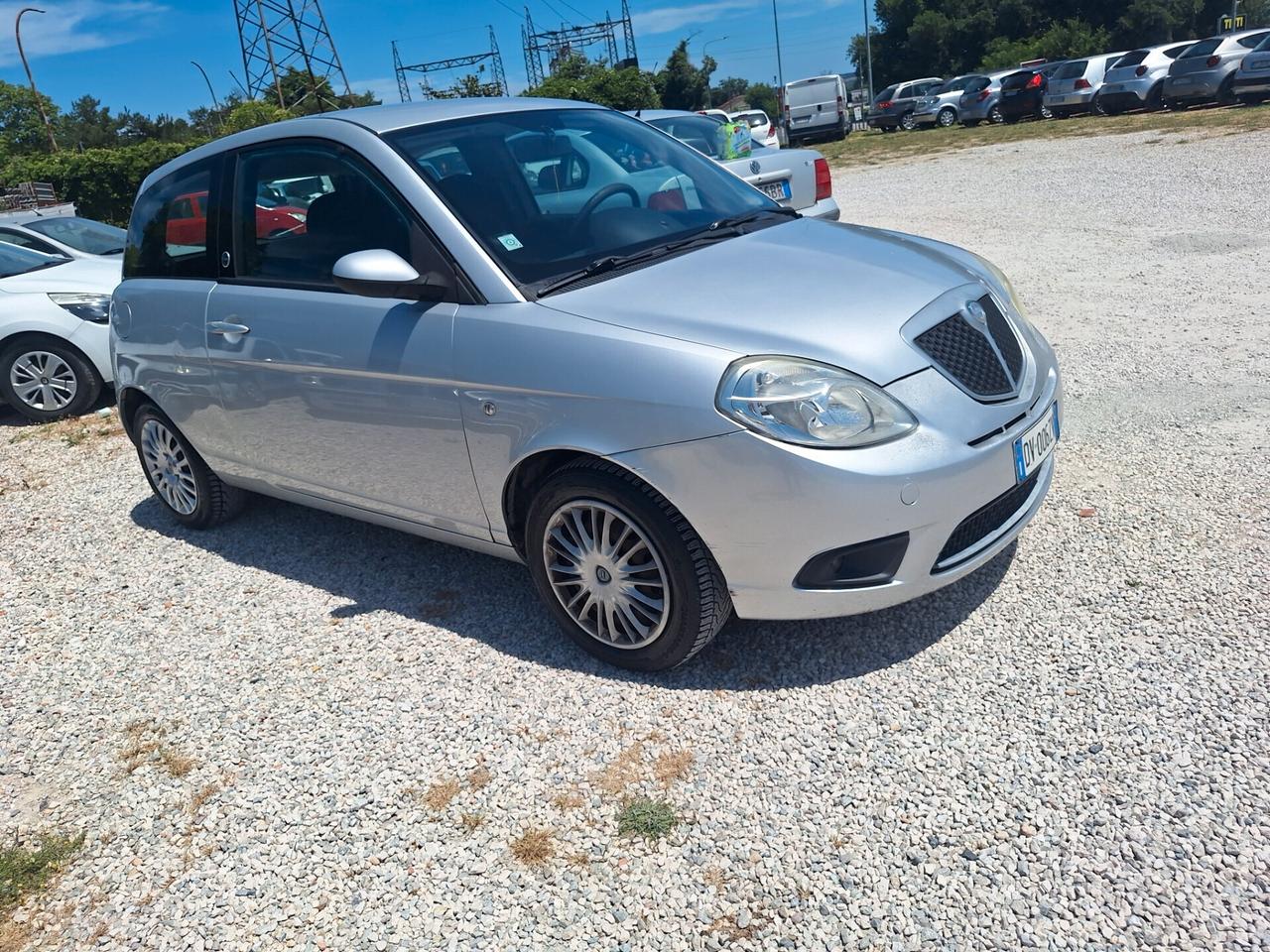 LANCIA YPSILON 2010 GPL 77CV NEOPATENTATI PIENO 24€ 400KM