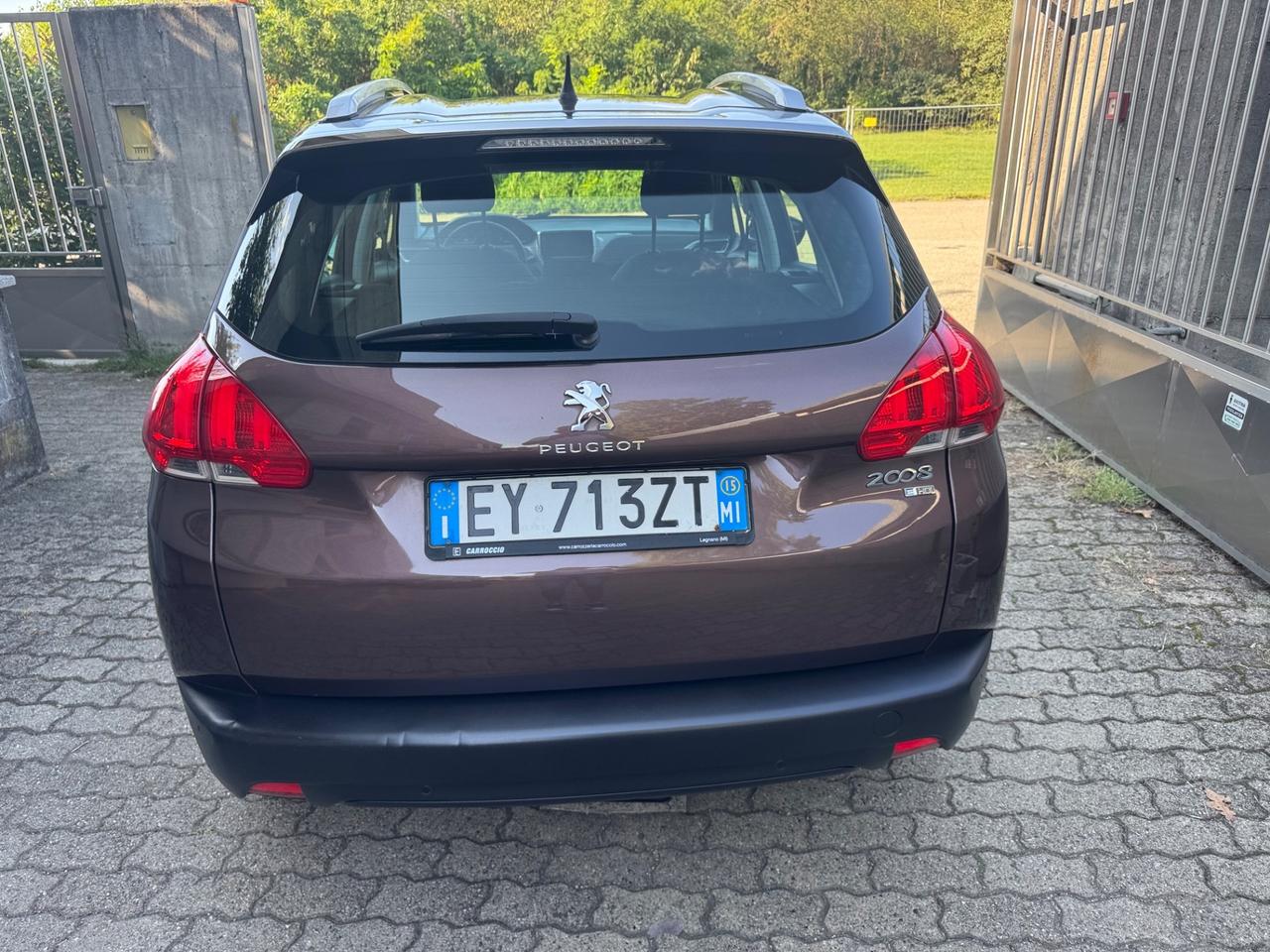 Peugeot 2008 1.6 e-HDi 92 CV neopatentati