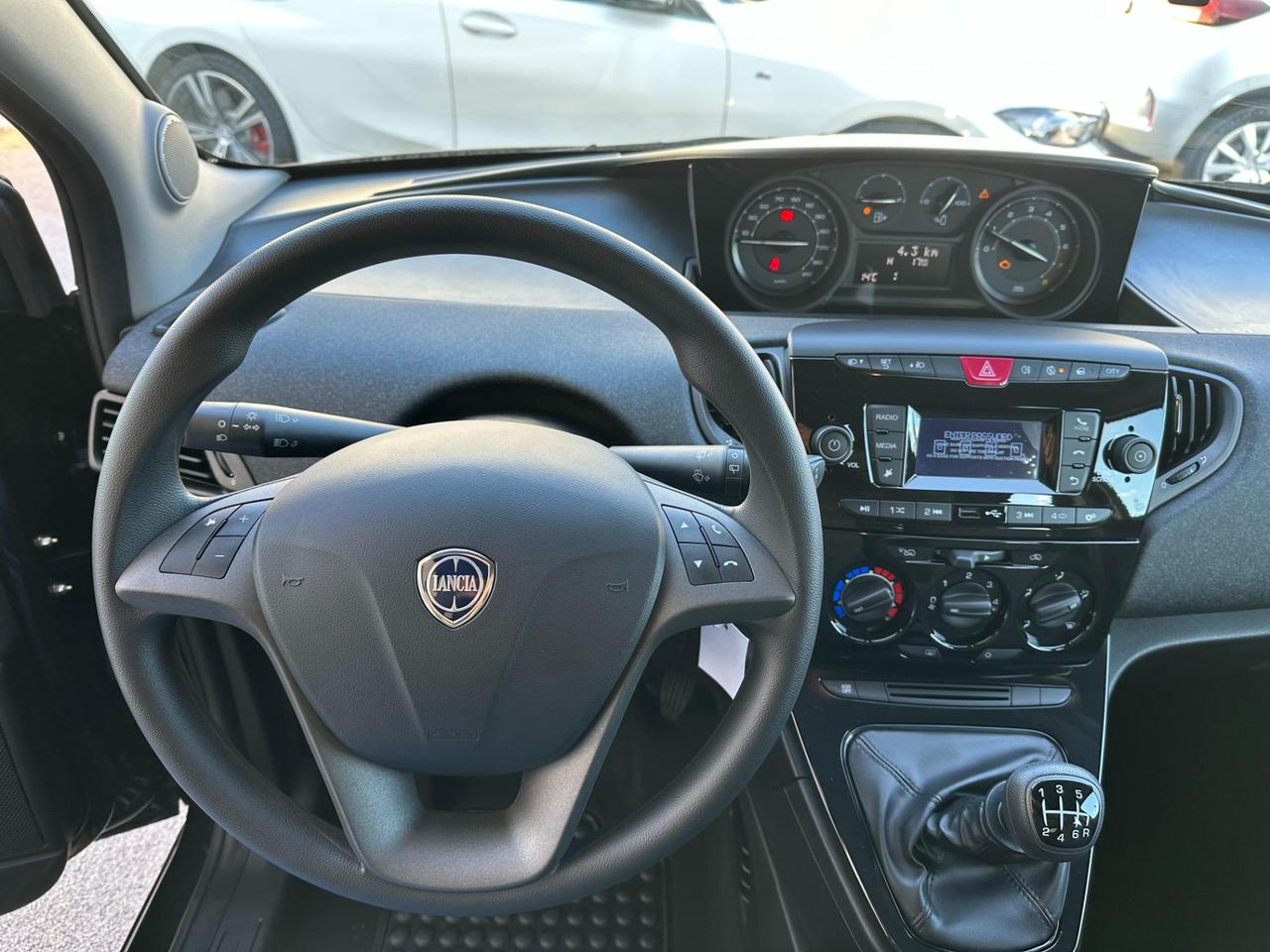 Lancia Ypsilon 1.0 firefly hybrid Silver s&s 70cv