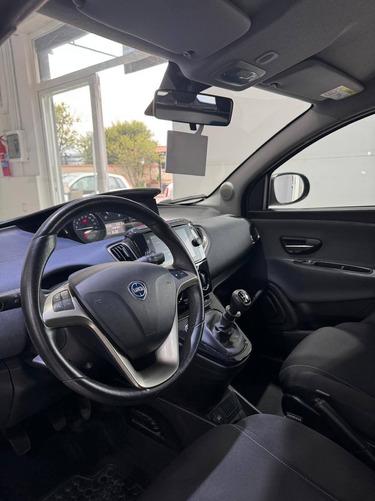 Lancia Ypsilon 1.0 FireFly 5 porte S&S Hybrid Ecochic Gold
