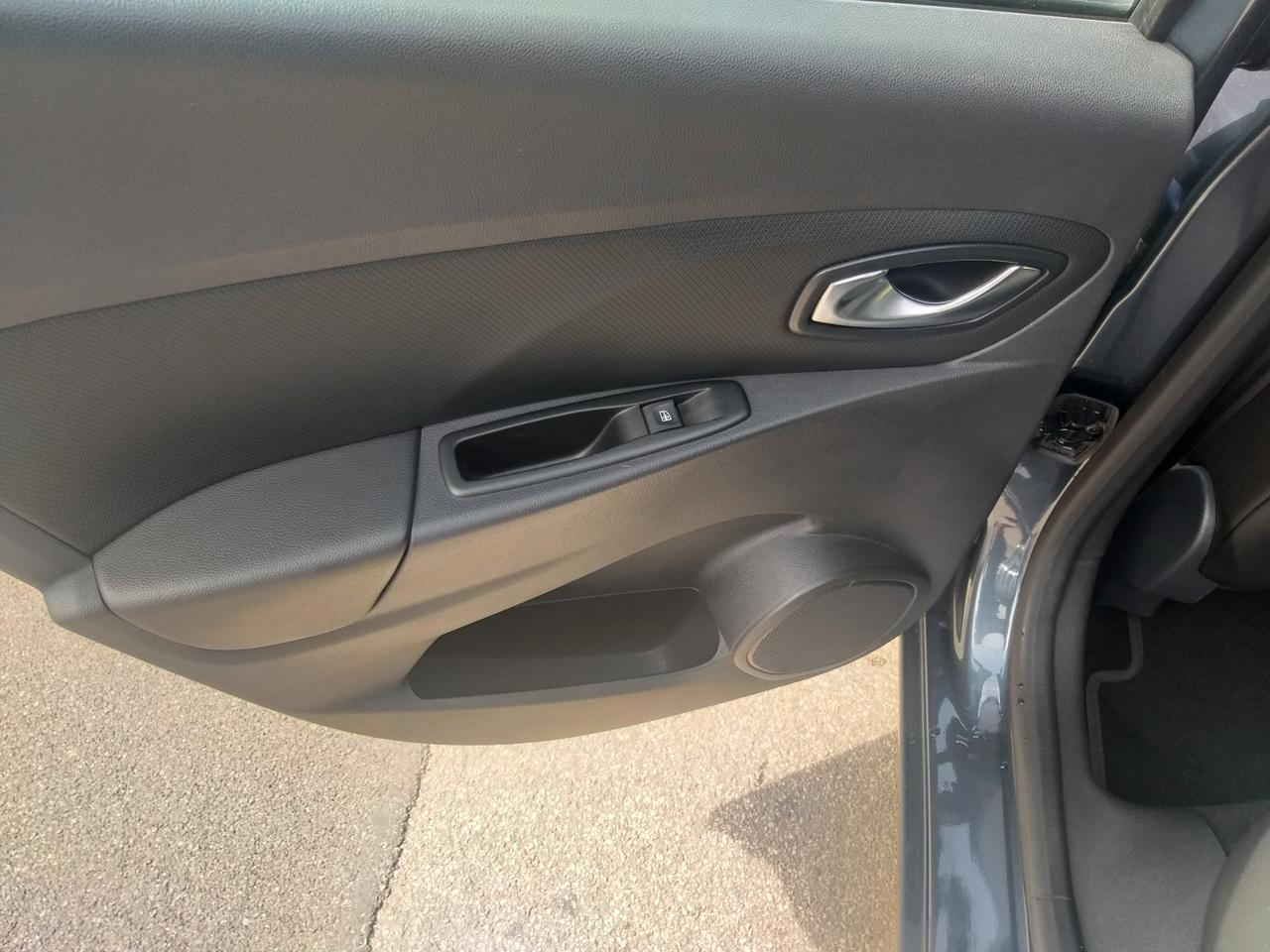 Renault Clio dCi 8V 75 CV Start&Stop 5 porte moschino Duel