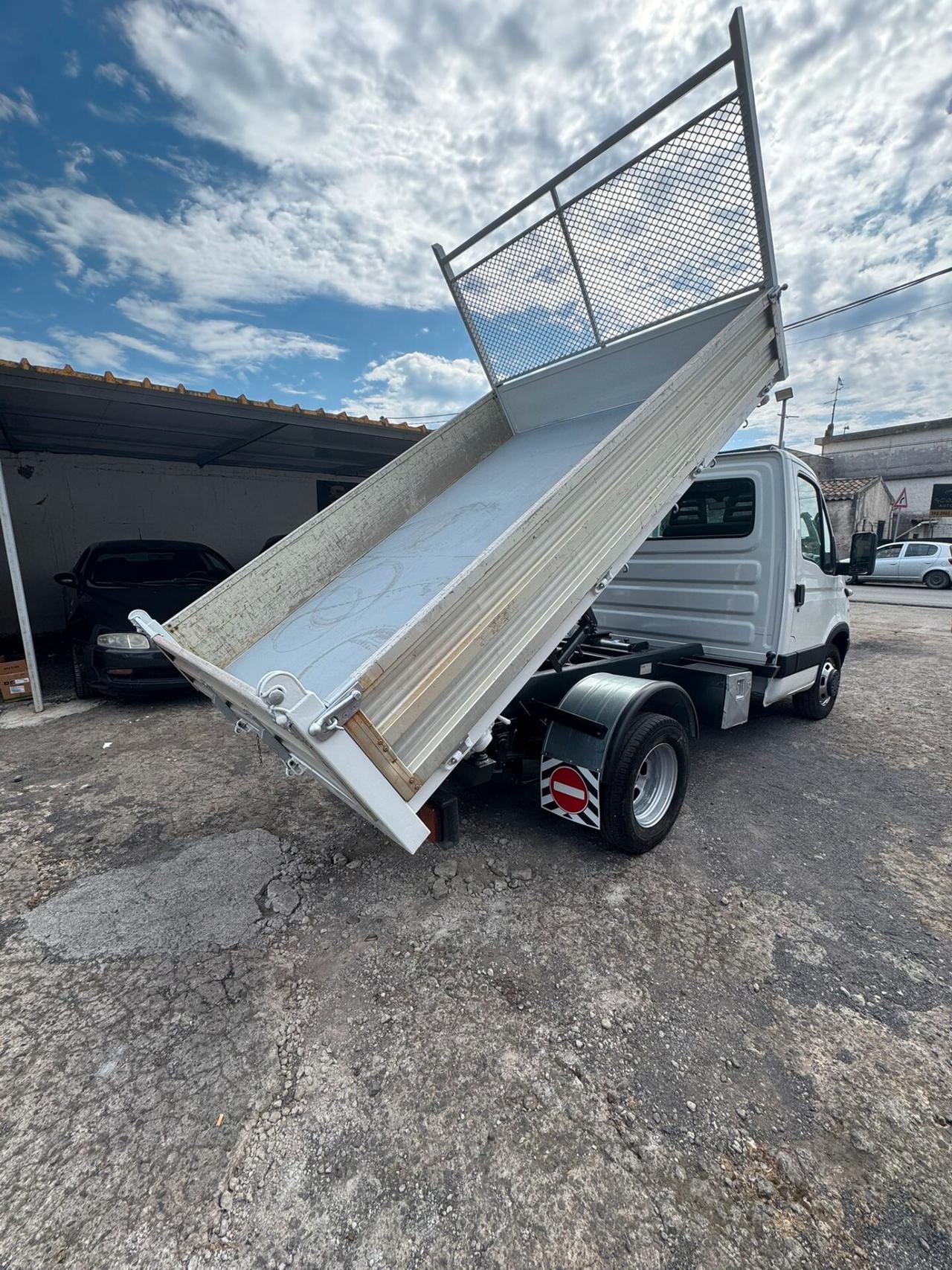 IVECO DAILY 35C17 170 CV RIBALTABILE TRILATERALE