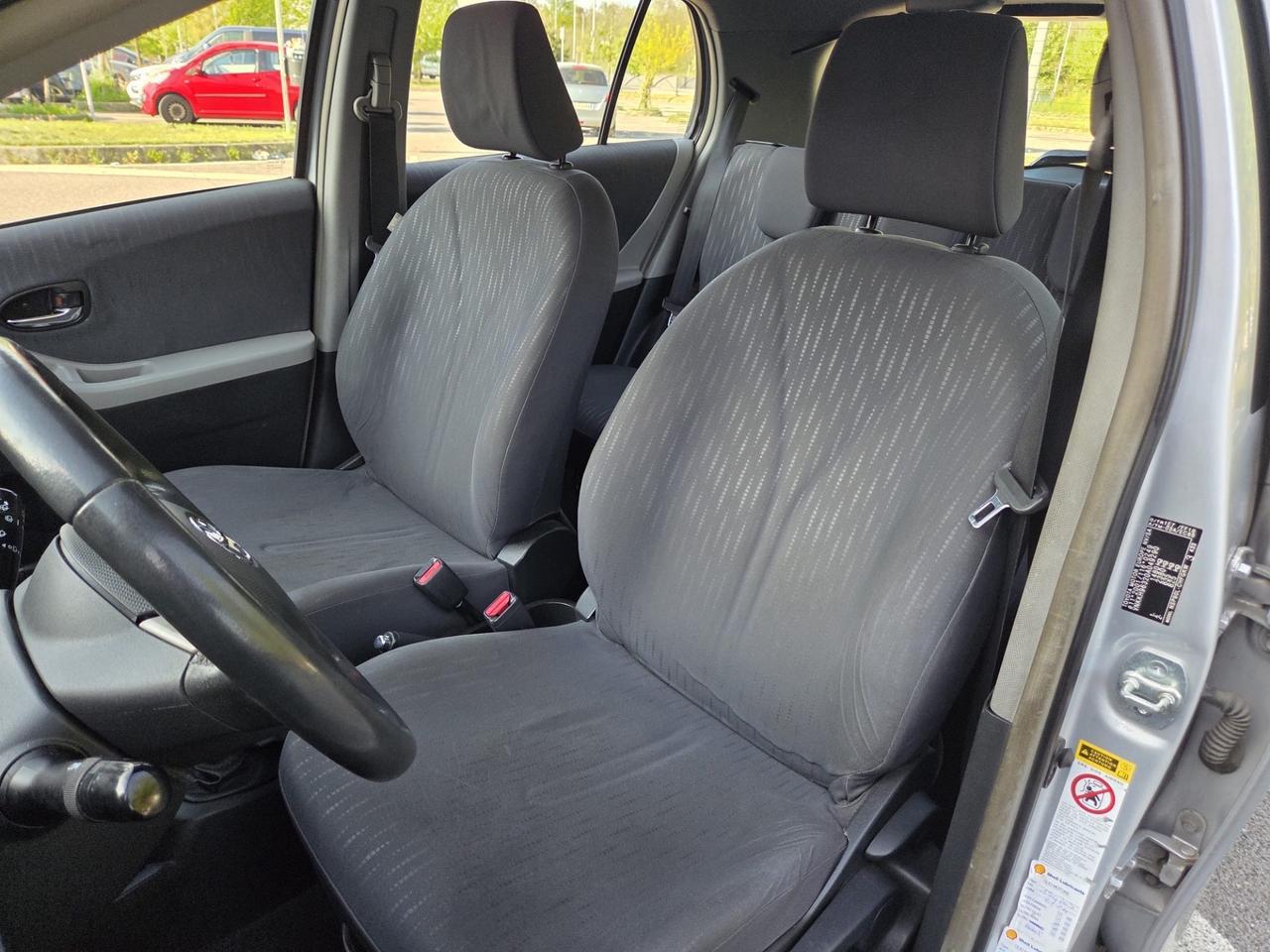 Toyota Yaris 1.3 5 porte Sol*Neo patentati *