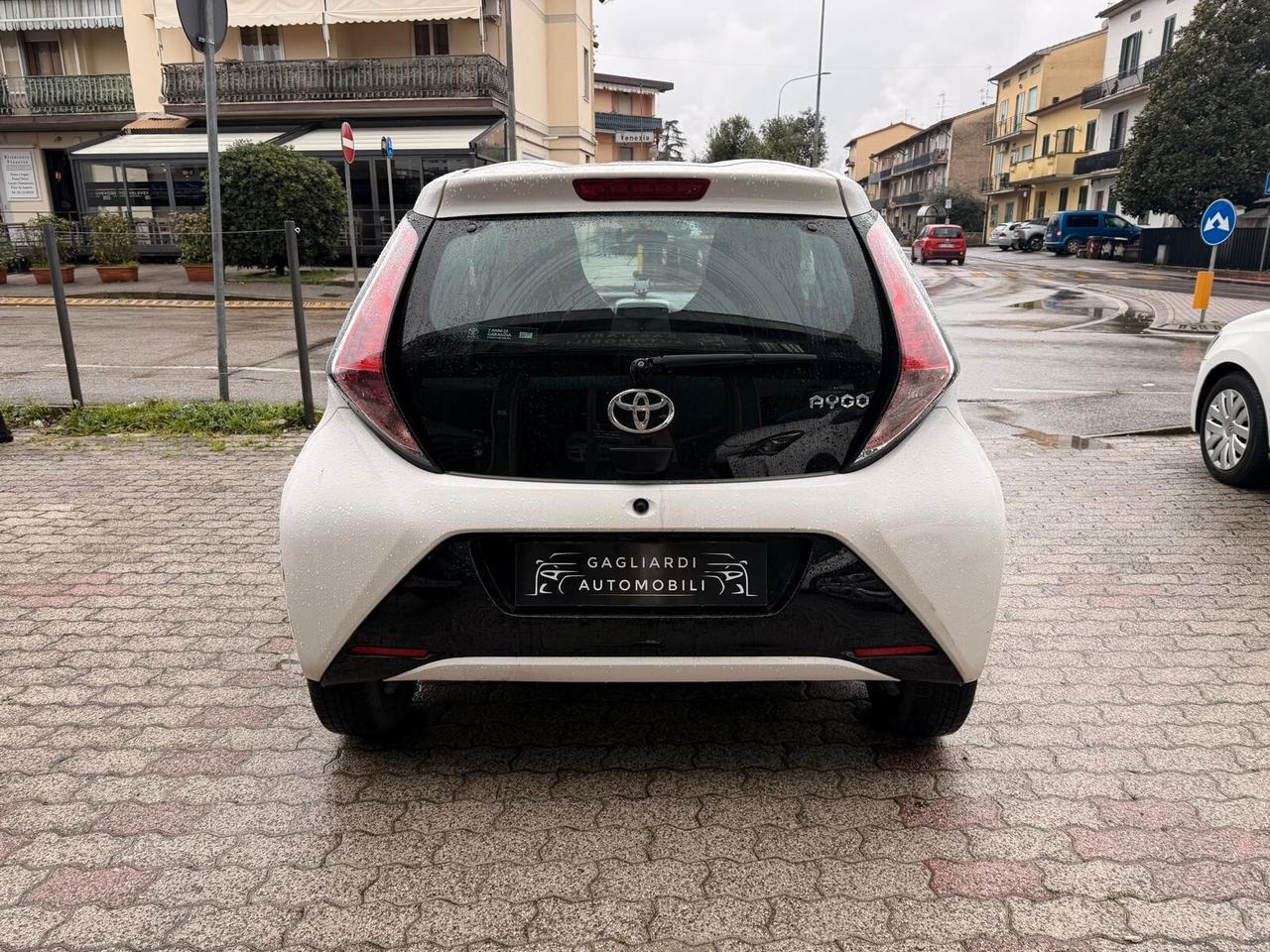 Toyota Aygo 1.0 VVT-i 69 CV 5 porte x-black