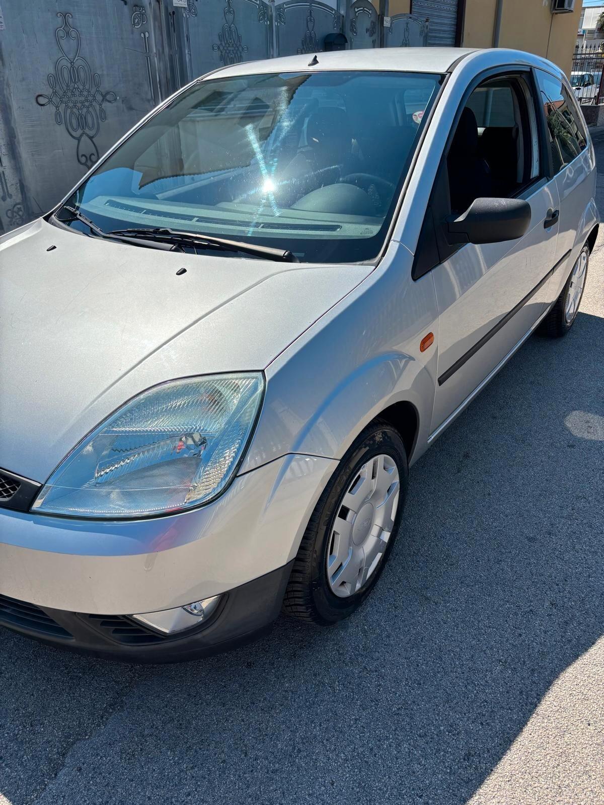 Ford Fiesta 1.4 16V 5p. Ghia ANNO 2004