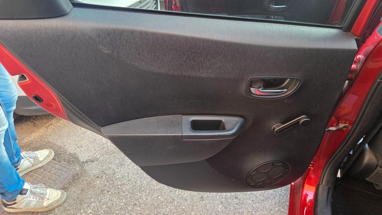 Toyota Yaris 1.3 5 porte Lounge full