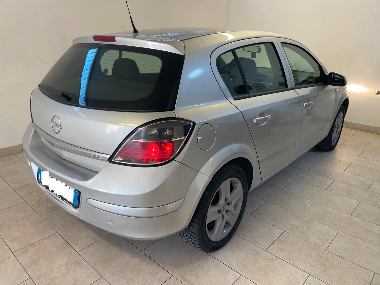 Opel Astra 5p 1.4 GPL FULL TAGLIANDATA NEOPATENTATI