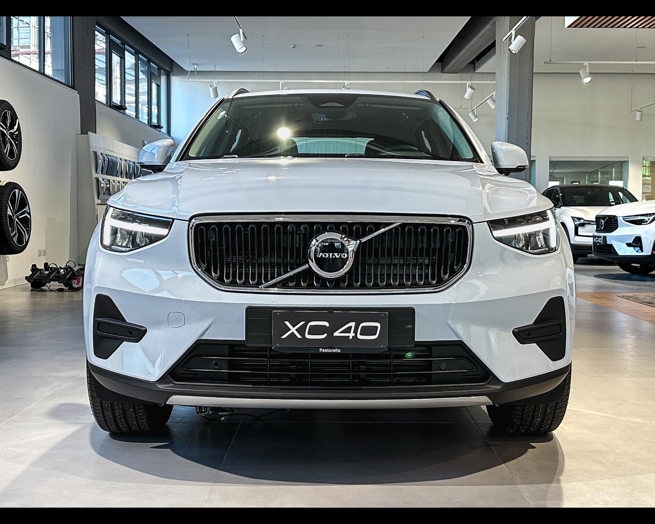 VOLVO XC40 Essential B3 AUT