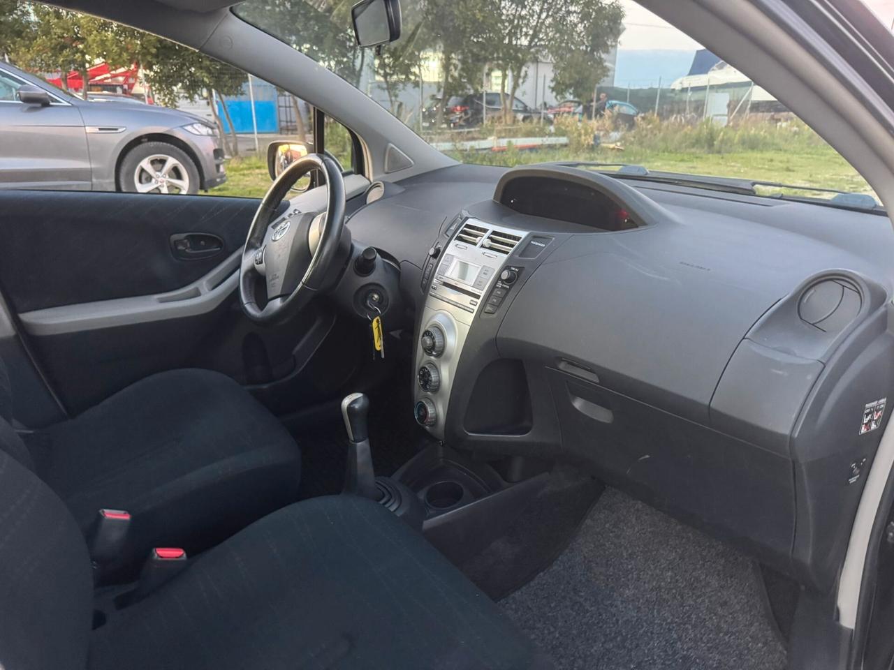 Toyota Yaris 1.0 5 porte SOLAMENTE 129.000 KM