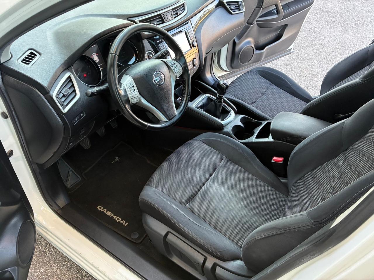 Nissan Qashqai 1.2 DIG-T Tekna 2016 da vetrina