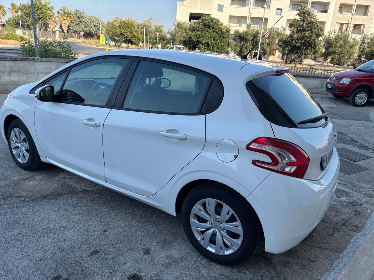 Peugeot 208 1.4 HDi 68 CV 5 porte Access