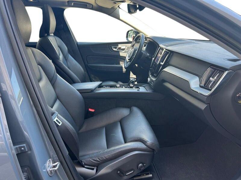 Volvo XC60 B4 197+14 CV AWD Mild Hybrid Diesel Automatico Ultimate Dark