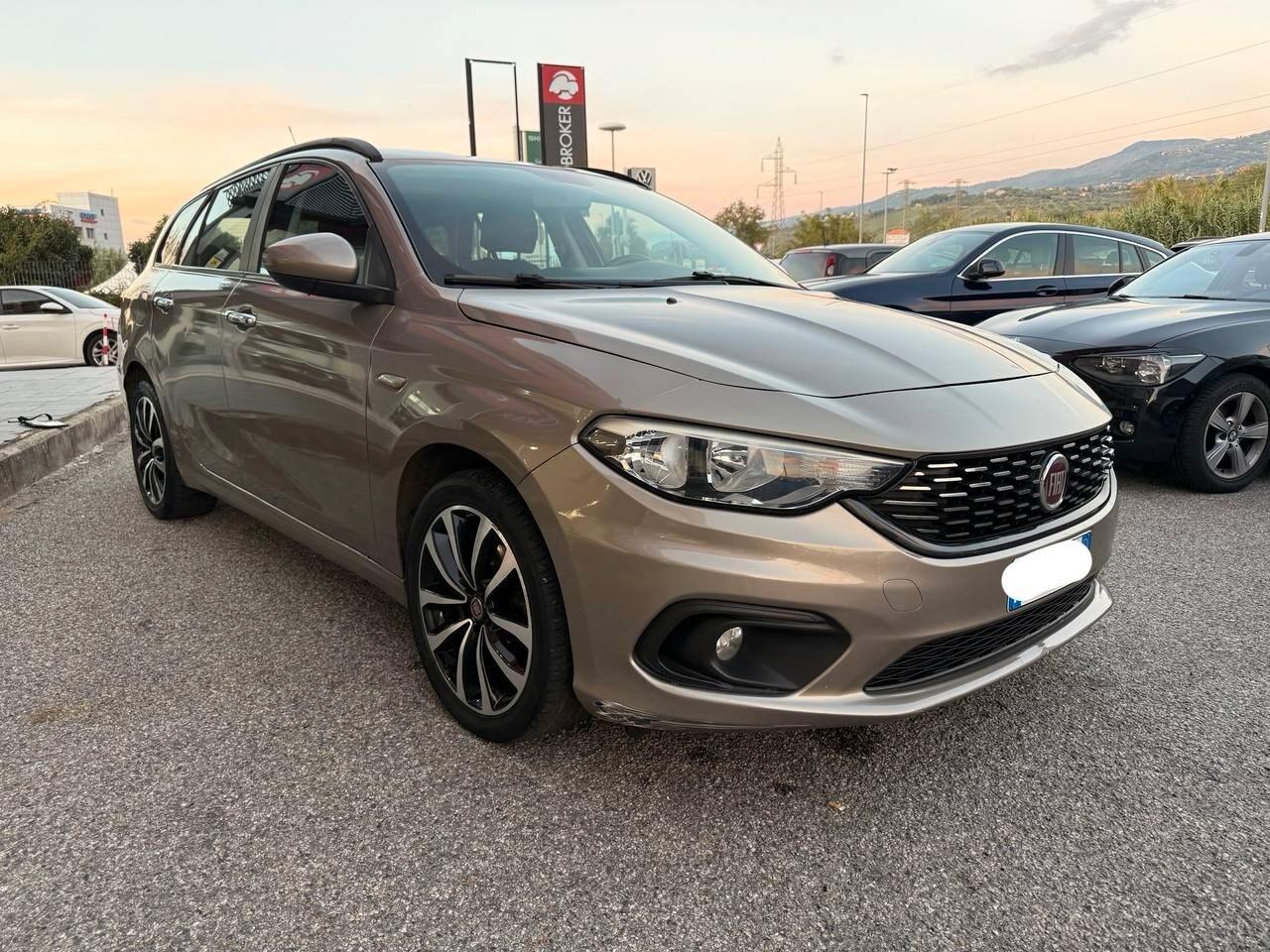 FIAT Tipo (2015-->) Tipo 1.6 Mjt S&S SW Easy