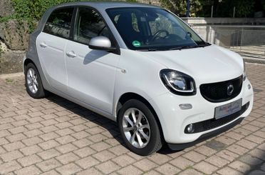 Smart ForFour 70 1.0 Passion Navi PDC