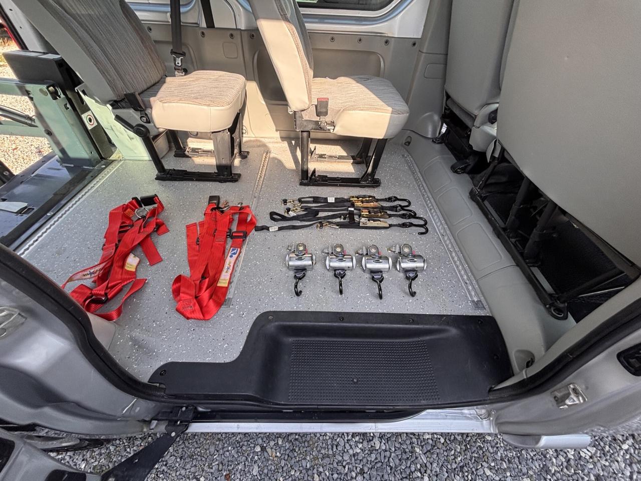 nissan primastar 7 posti trasporto 2 carrozzine per disabili