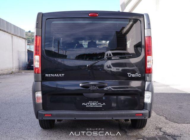 RENAULT Trafic T27 2.5 dCi 150cv PC-TN Passenger