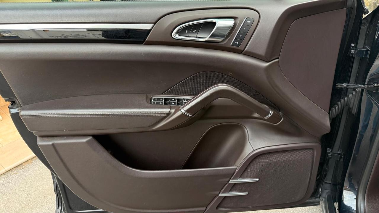 PORSCHE CAYENNE 3.0 DIESEL 2016 PLATINUM EDITION