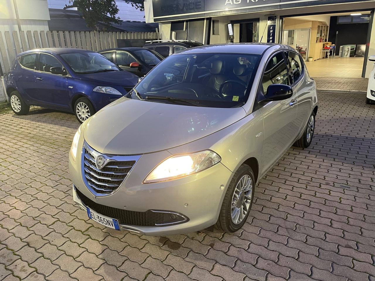 Lancia Ypsilon 0.9 TwinAir 85 CV 5 porte S&S DFN Platinum