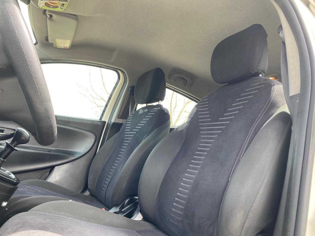 Lancia Ypsilon 1.2 69 CV Unyca