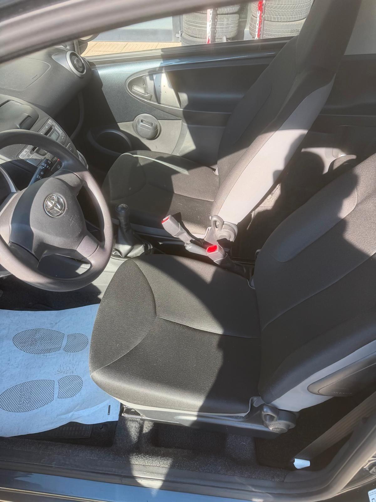 Toyota Aygo 1.0 12V VVT-i 3 porte Active Connect