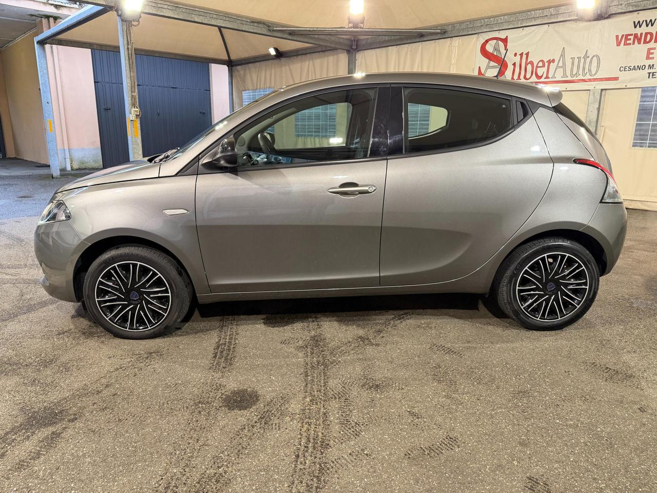 Lancia Ypsilon 1.0 firefly hybrid Gold s&s 70cv