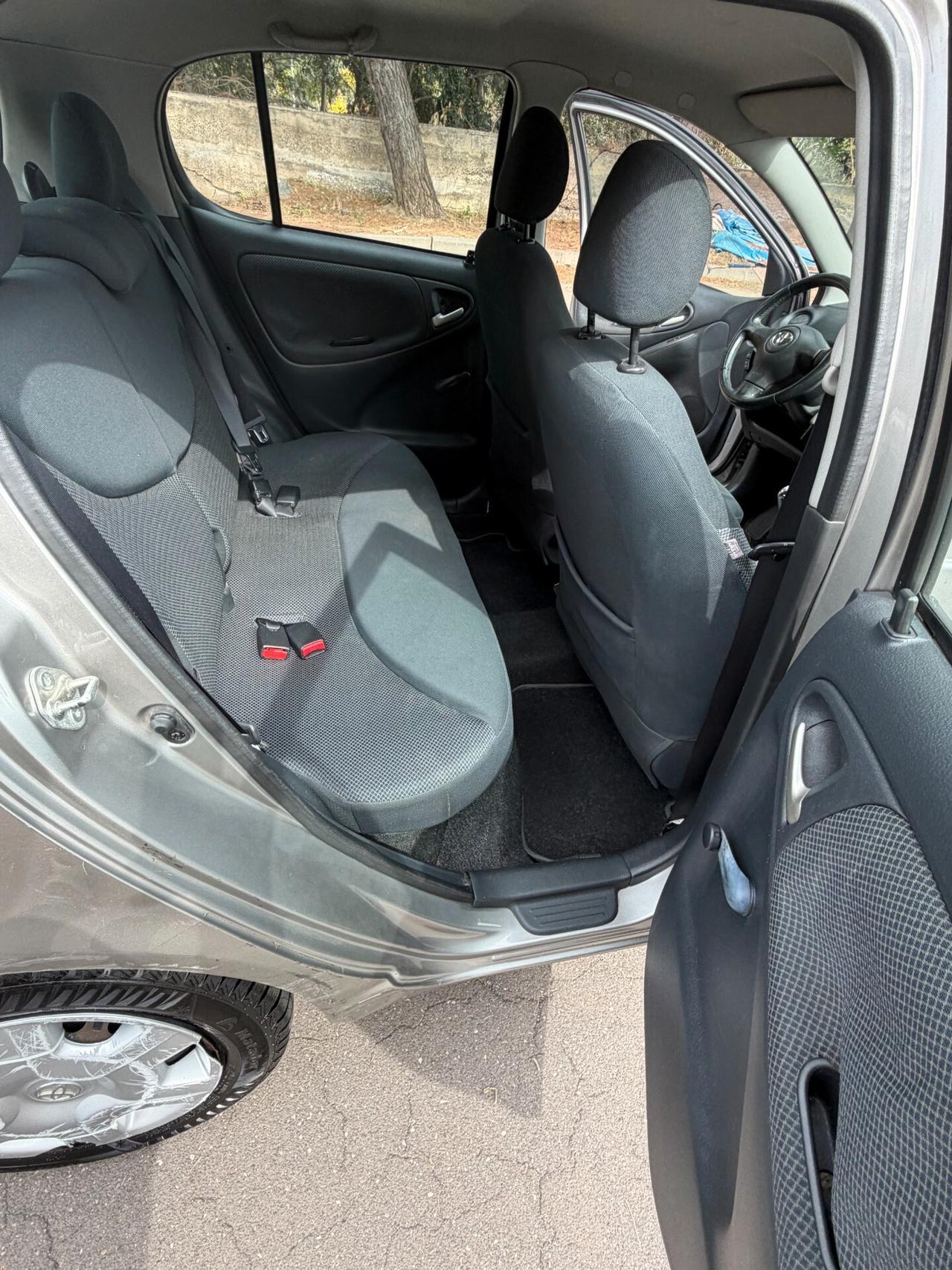 Toyota Yaris 1.0i 16V cat 5 porte Expo