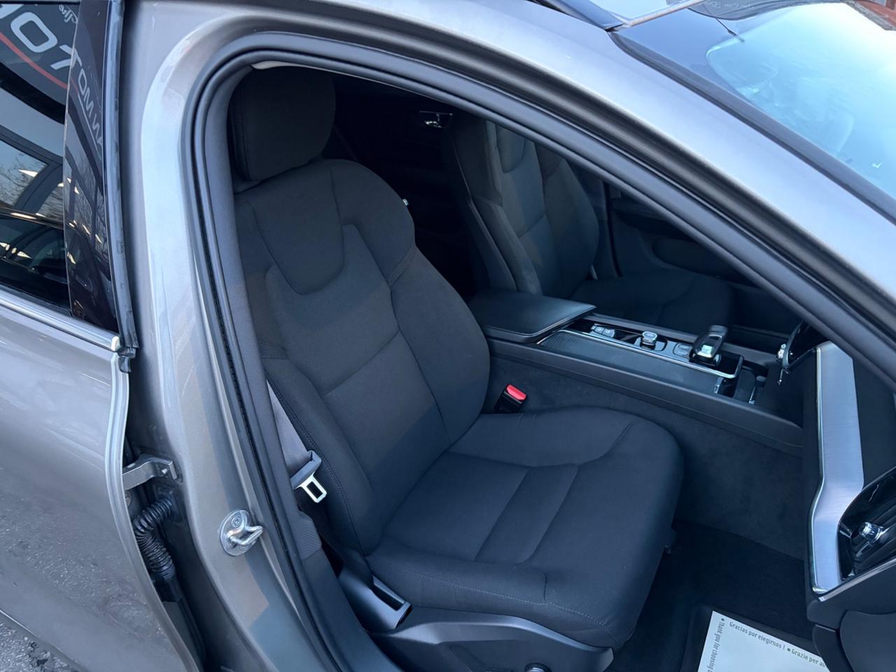 Volvo V60 B4 (d) Geartronic Momentum Business Pro