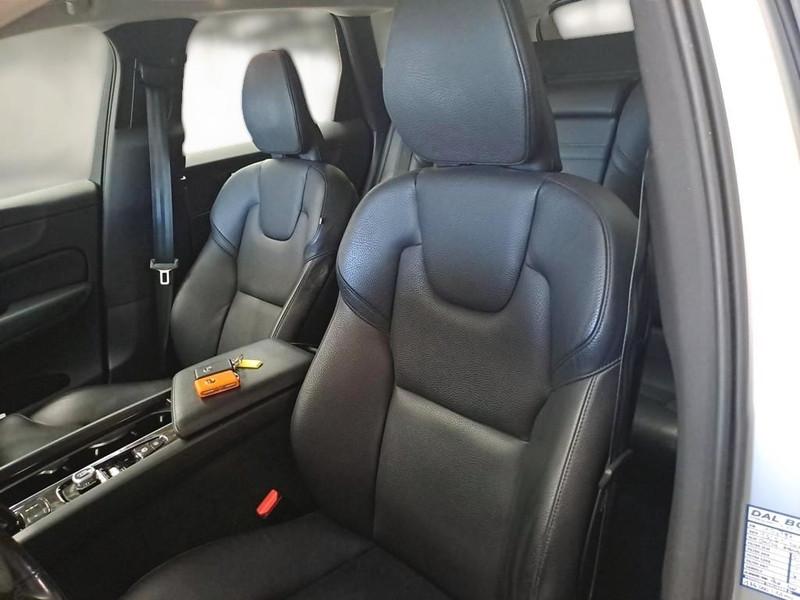 VOLVO XC60 B4 D AUTOMATICO MOMENTUM PRO SUV