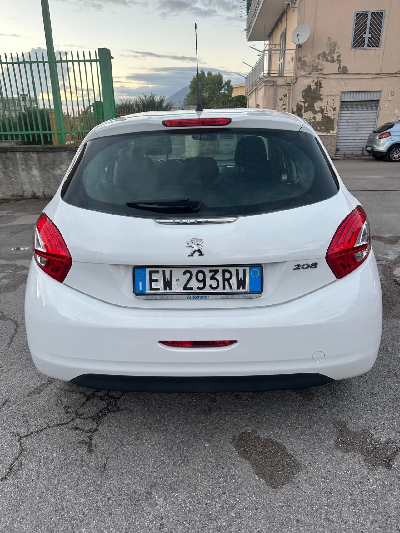 Peugeot 208 PureTech 82 5 porte Allure