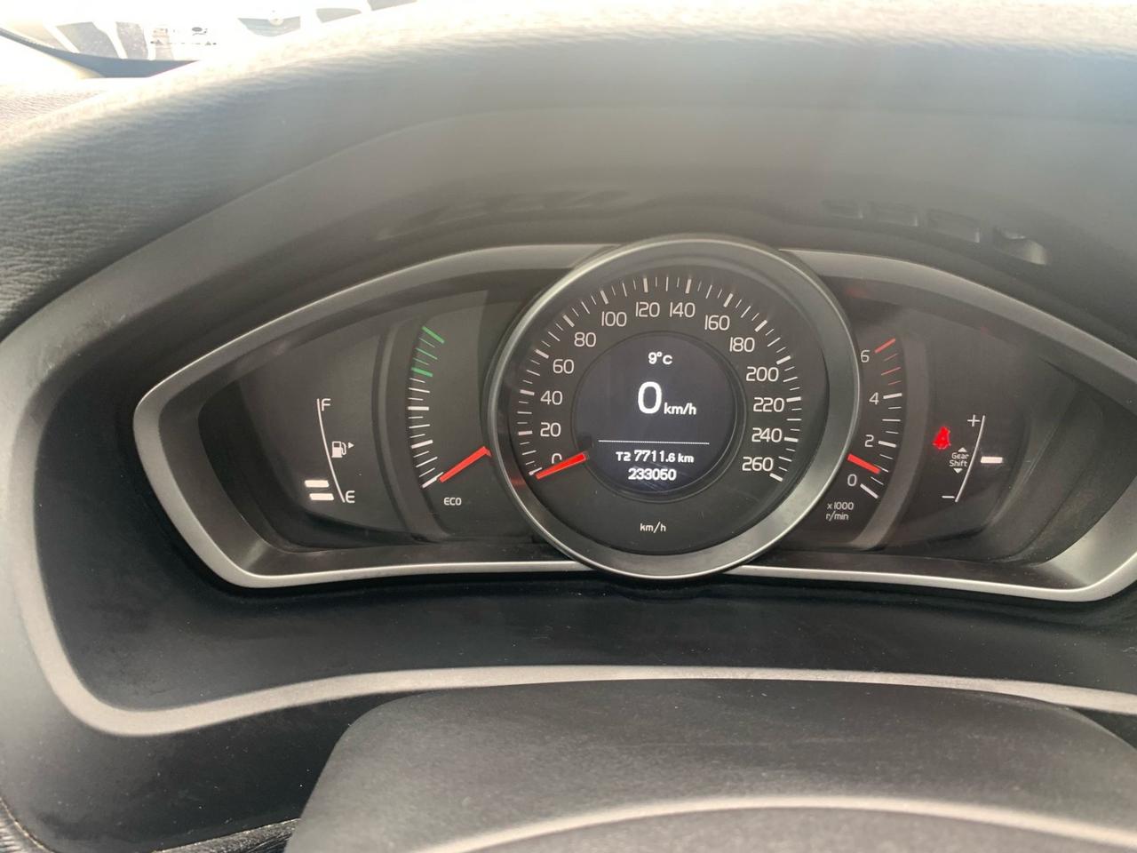 Volvo V40 D2 1.6 Summum 2015 233.000 KM