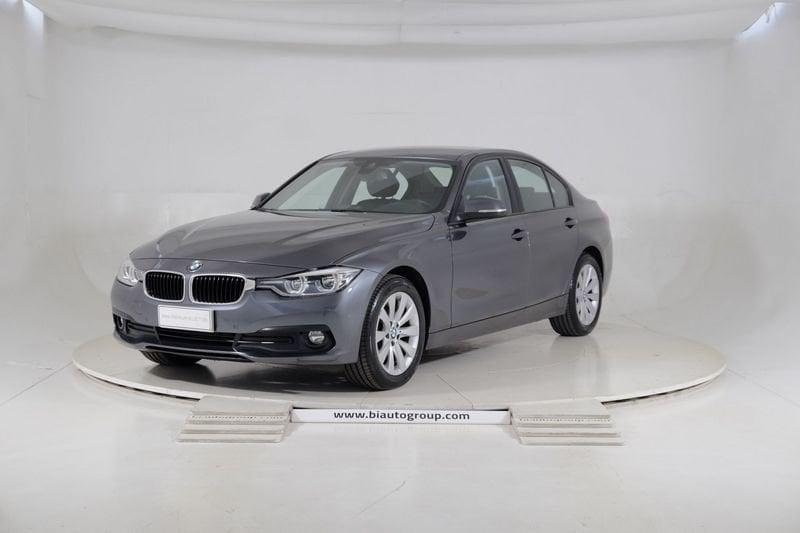 BMW Serie 3 F30 2015 Berlina Diese 318d Luxury auto