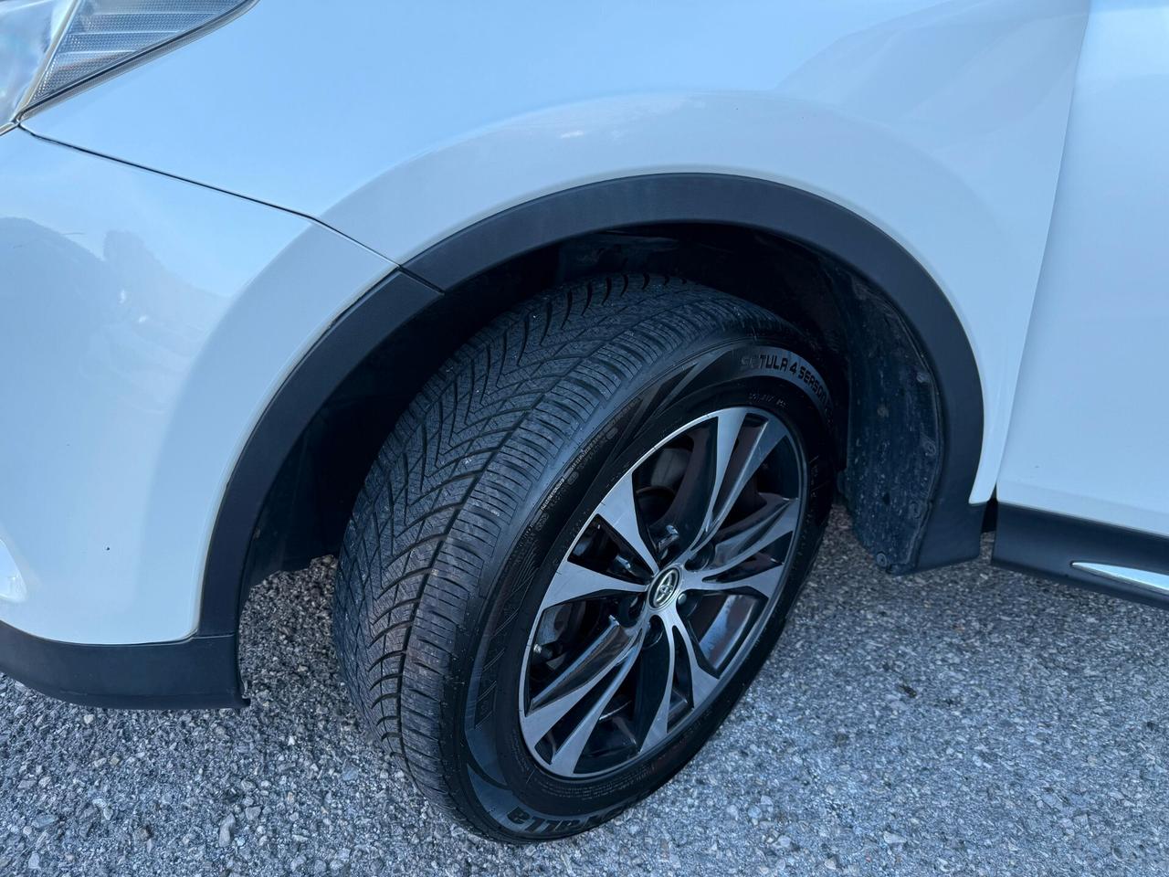 Toyota RAV 4 RAV4 2.0 D-4D 4WD Style White Ed.