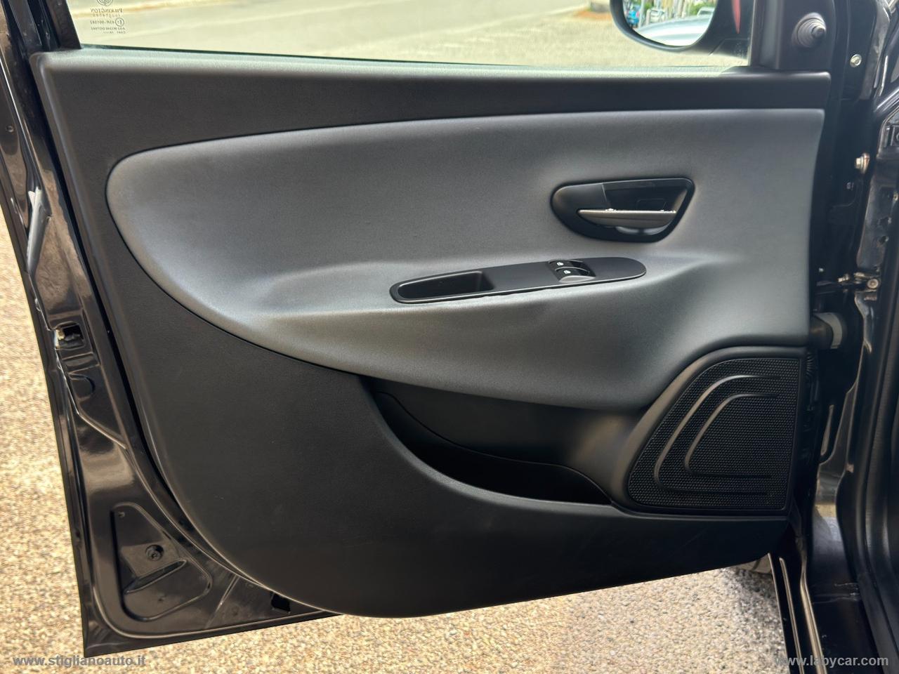 LANCIA Ypsilon 1.2 69 CV 5p. GPL Ecochic Silver