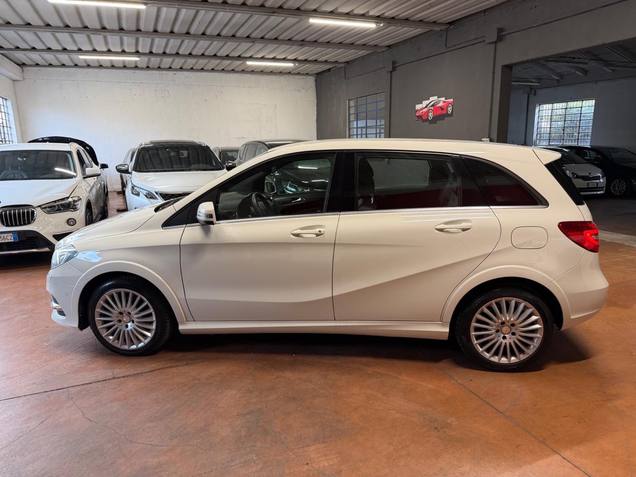 Mercedes-benz B 200 NGD Premium