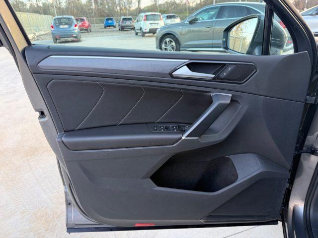 VOLKSWAGEN Tiguan 2.0 TDI DSG R-LINE GARANZIA Iva esp