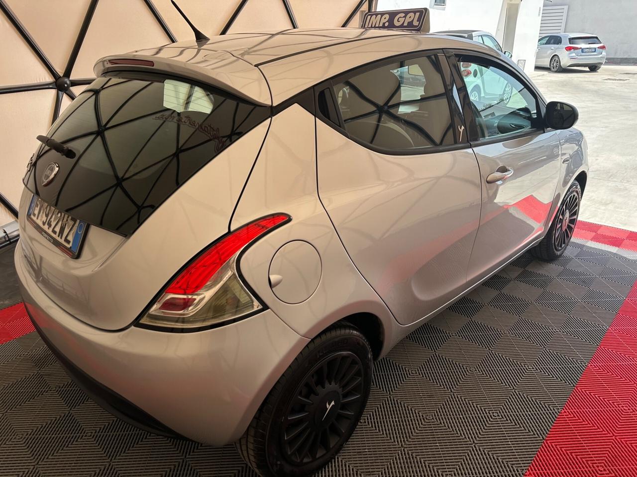 Lancia Ypsilon 1.2 69 CV 5 porte GPL Ecochic Gold