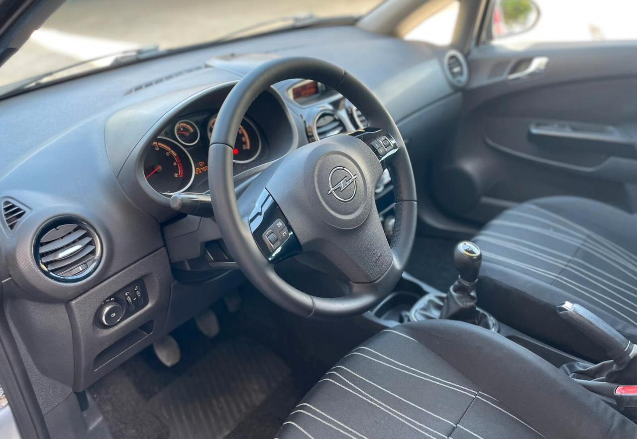 Opel Corsa 1.2 5 porte 86Cv