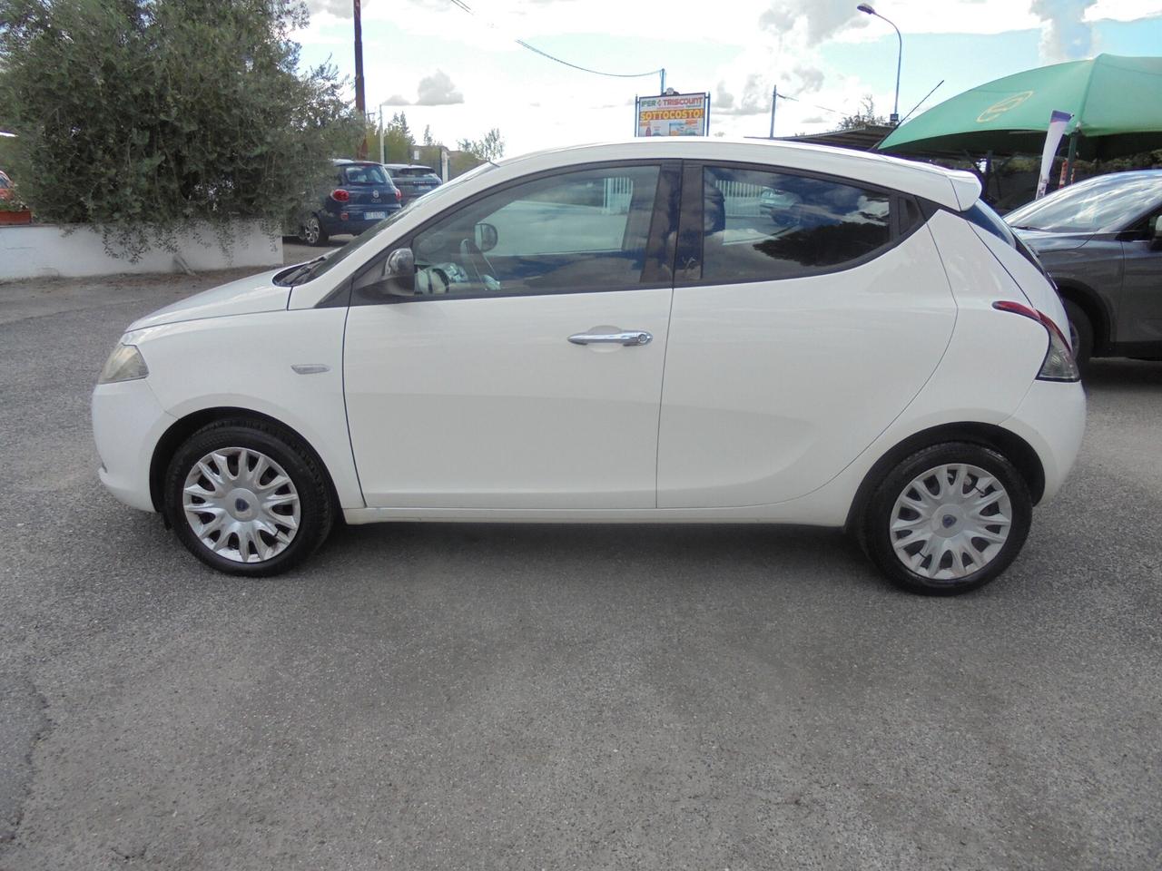 Lancia Ypsilon 0.9 TwinAir 85 CV 5 porte S&S DFN Gold